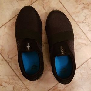 Abeo Walking Shoes